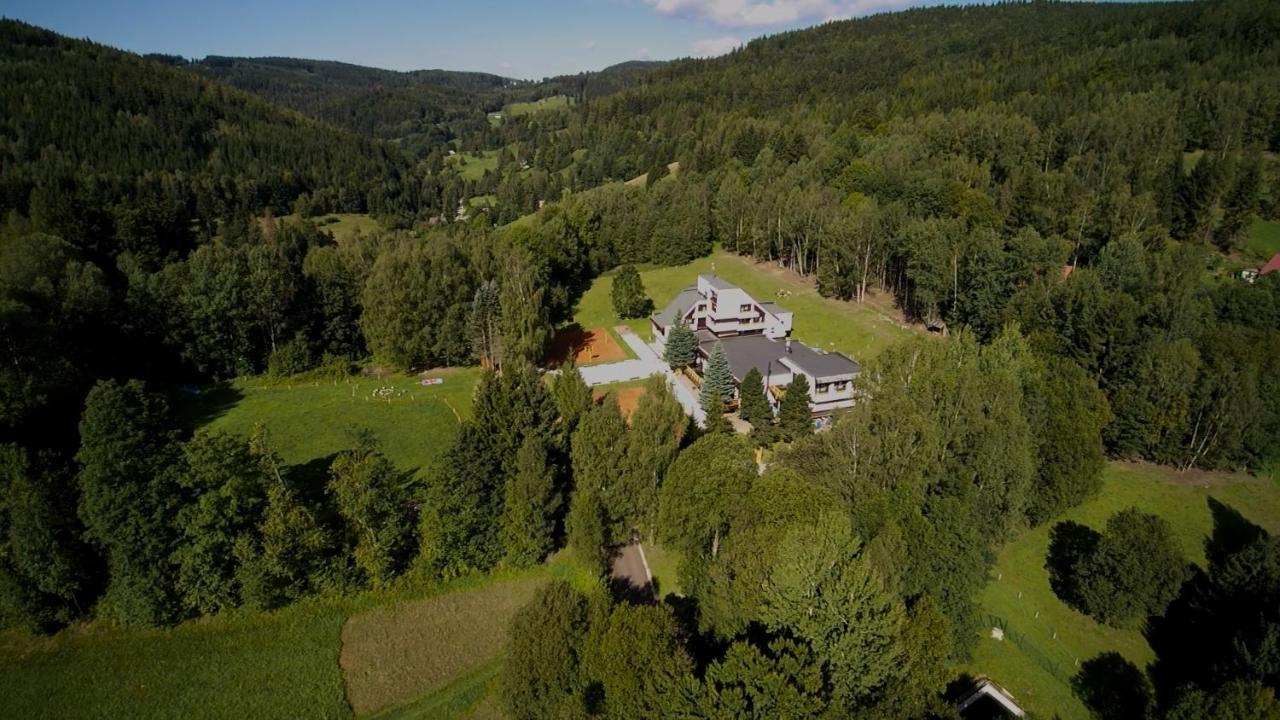 Hotel Ceska Farma Dolni Dvur Extérieur photo